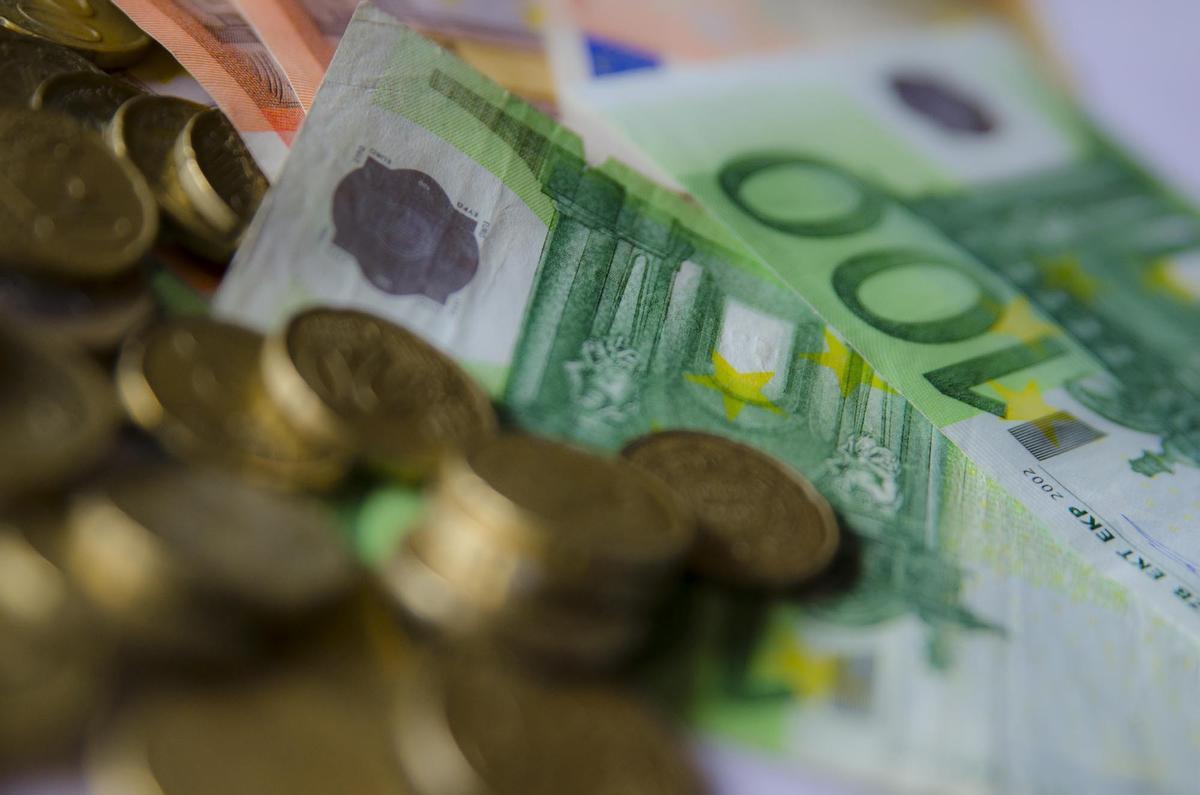 Monedas y billetes de euros - Morosidad empresas