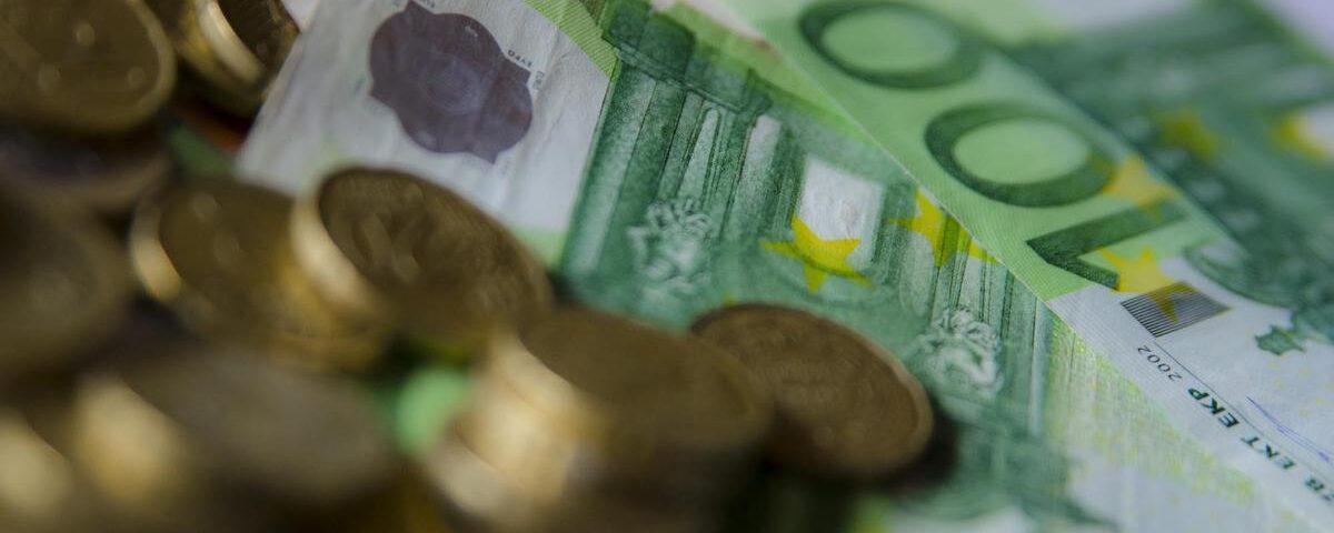 Monedas y billetes de euros - Morosidad empresas